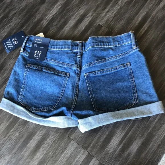 GAP 3” short, size: 28 - Picture 2 of 3